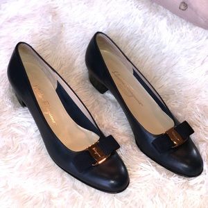 Salvatore Ferragamo Vara Blue pumps •8.5 - Blue